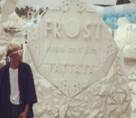 Menikmati Pameran Es