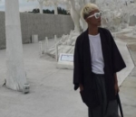 Santai Mengenakan Sandal Jepit