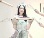  Gigi Bersama Kue Buatannya