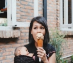 Menikmati Es Krim Bersama Kawa