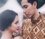 Andien dan Keluarga Saat Resepsi