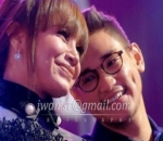 Tersenyum Bahagia Bersama Rossa