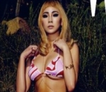 CL Dalam Balutan Bikini Warna Pink