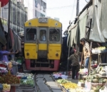 Pasar Kereta Api Maeklong, Thailand