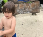 El Barrack Bermain di Pantai