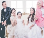 Photoshoot Keluarga Ayu Ting Ting