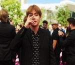 Fashion Style V yang Menarik Perhatian