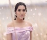 Cantik dengan Off-Shoulder Dress