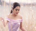 Super Anggun dengan Tambahan Headpiece