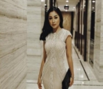 Nikita Willy Seksi dengan Gaun Putih