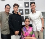 Bersama Ayah, Ibu dan Adiknya