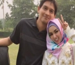 Lucky Hakim Memeluk Mesra Tiara Dewi