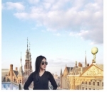 Cantik dengan Kacamata