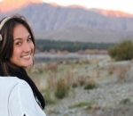 Nadine Menanti Matahari Terbit