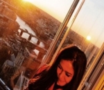 Maia Estianty Menikmati Sunset