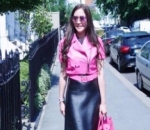 Mencolok dengan Baju Berwarna Kontras