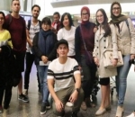 Para Kru dan Pemain Berpose Bersama