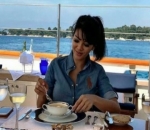 Menikmati Makan Siang Mewah