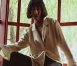 Berpose Klasik diatas Sofa