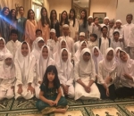 Berpose Bersama Mikhayla