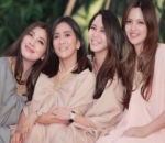 Kompak Mengenakan Kaftan