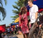 Memilih Beberapa Bahan Makanan Khas Laos