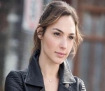 Modis dengan Jaket Kulit