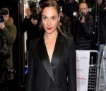 Sentuhan Maskulin dengan Jas