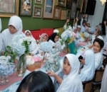 Potret Bahagia Anak Yatim di Acara Acha Septriasa