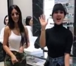 Ekspresi Bahagia Syahrini 