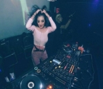 Gaya Seksi Kiki Amalia