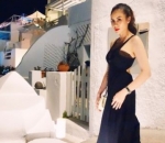 Anggun dengan Gaun Hitam