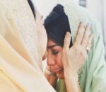 Kecupan dari Ibunda Tyas Mirasih