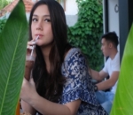 Celine Evangelista Menikmati Minuman Favorit