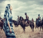 Dian Sastro Diantara Lelaki Berkuda