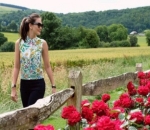 Luna Maya di Kebun Mawar