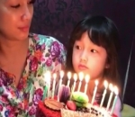 Ussy Sulistiawaty dan Anak Ketiganya