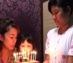 Anak Pertama Ussy Membawakan Kue Ulang Tahun