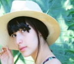  Chelsea Islan Cantik Bertopi