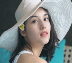 Chelsea Islan Menikmati Waktu Luang