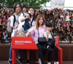 Berpose di Namsan Tower