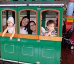  Berfoto Bersama Ibu Masing-Masing