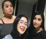  Makan-Makan Bersama Sahabat