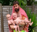 Seorang Ayah dengan Dua Anaknya