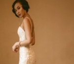  Rini Wulandari dalam Gaun Bramanta Wijaya