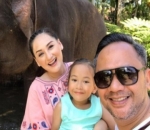 Berpose Bersama Gajah