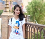 Rini Yulianti di Disneyland