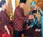 Menghadiri Pernikahan