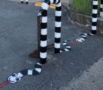 Pembatas Jalan Jadi Ular