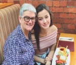 Kim Makan Bersama Nenek